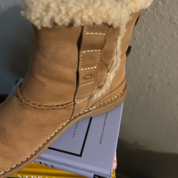 Ugg boots - Picture 2 of 3